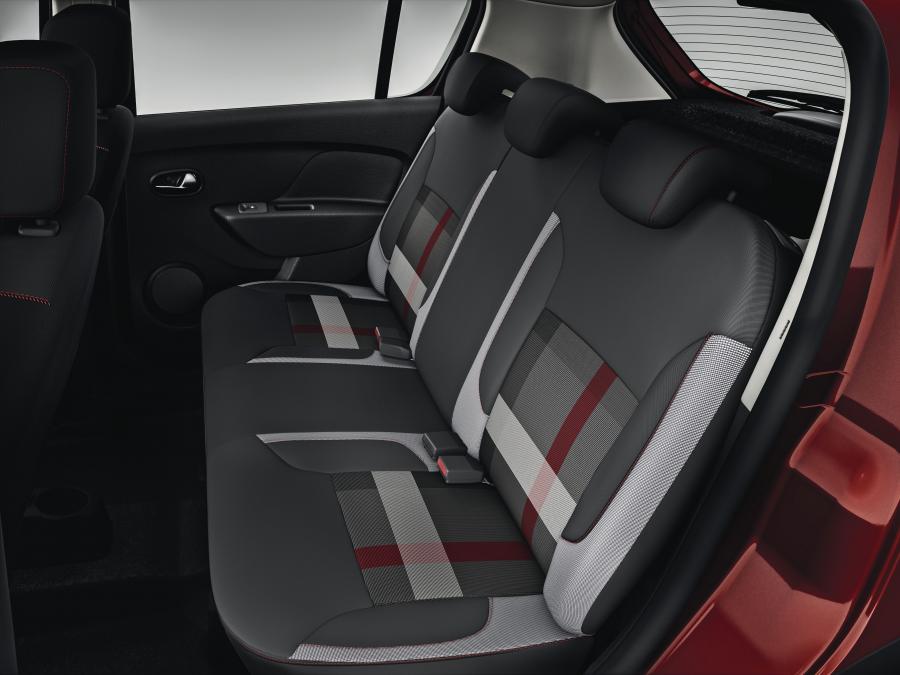 Интерьер Dacia Sandero Stepway Techroad 2019 года  (фото 5 из 6)